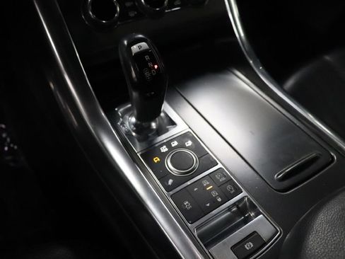 Used 2015 Land Rover Range Rover Sport SE image 31