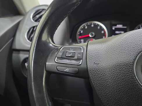 Used 2014 Volkswagen Tiguan SE image 17