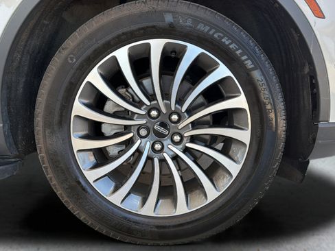 Used 2024 Lincoln Aviator Reserve w/ Equipment Group 201A AWD/4WD image 12