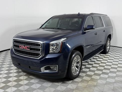 Used 2019 GMC Yukon XL SLE w/ SLE Value Package AWD/4WD image 9