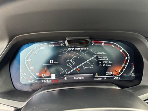Used 2022 BMW X7 M50i image 31