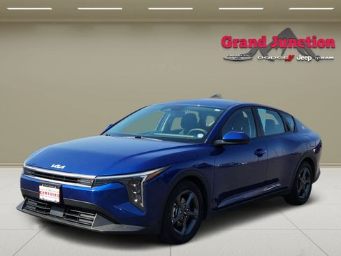 Used 2025 Kia K4 FWD image 3