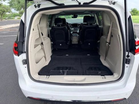 Used 2023 Chrysler Pacifica Limited FWD image 19