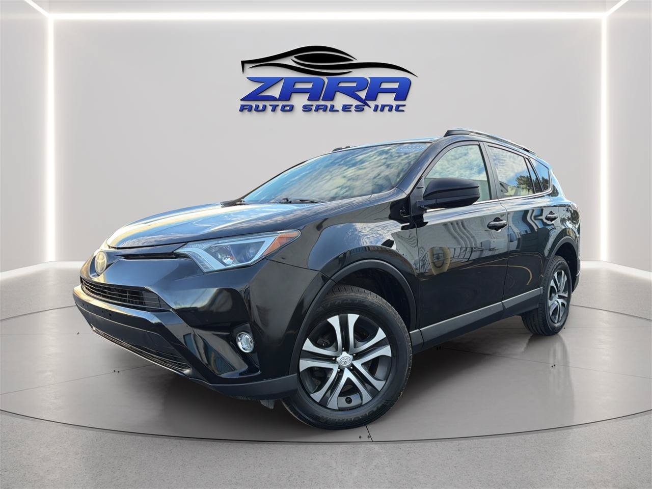 Used 2018 Toyota RAV4 LE w/ All Weather Liner Package AWD/4WD image 1