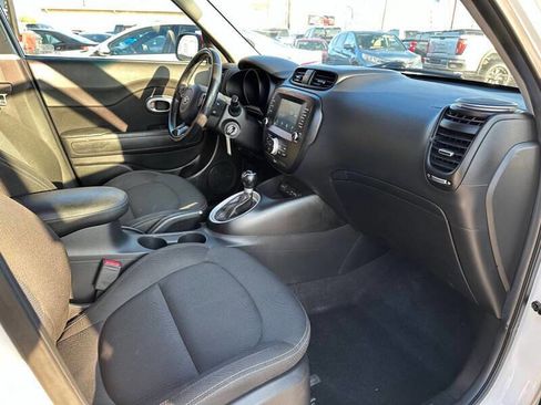 Used 2019 Kia Soul + image 11