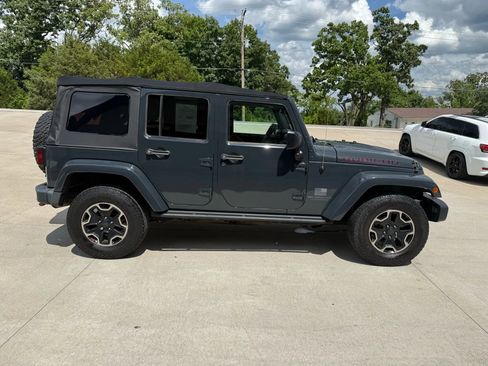 Used 2017 Jeep Wrangler Unlimited Rubicon image 2