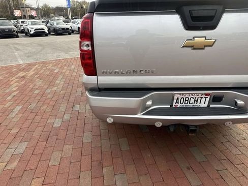 Used 2011 Chevrolet Avalanche LTZ image 8
