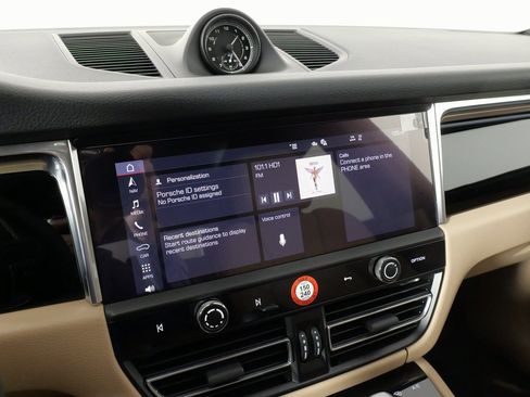 Used 2025 Porsche Macan image 56