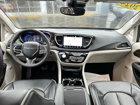 Used 2024 Chrysler Pacifica Limited w/ Uconnect Theater Family Group AWD/4WD image 19