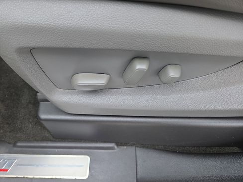 Used 2018 Chevrolet Suburban LT image 39