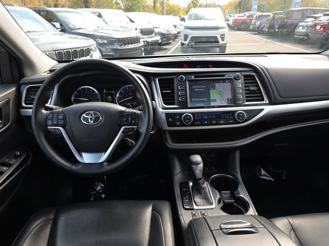 Used 2019 Toyota Highlander XLE AWD/4WD image 20