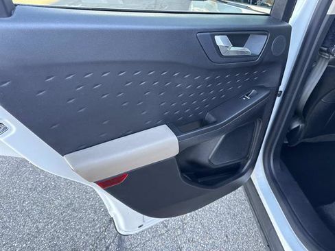 Certified 2020 Ford Escape Titanium image 17