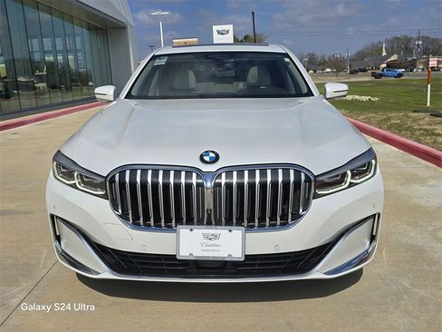 Used 2021 BMW 740i w/ Premium Package image 8