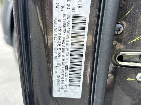 Used 2019 Jeep Cherokee Latitude Plus AWD/4WD image 24