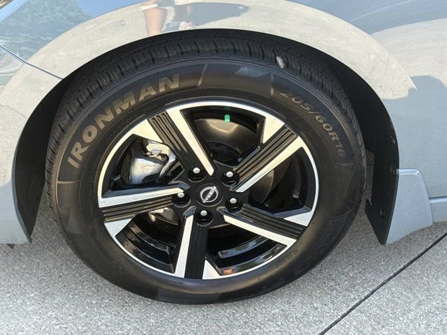 Used 2024 Nissan Sentra SV FWD image 11