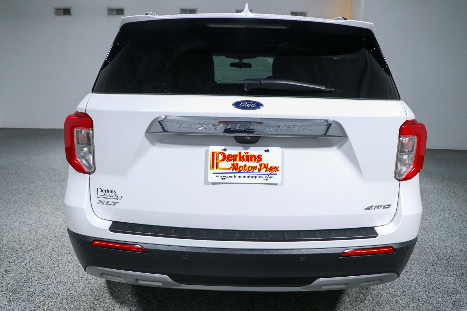 Used 2023 Ford Explorer XLT w/ Equipment Group 202A AWD/4WD image 8