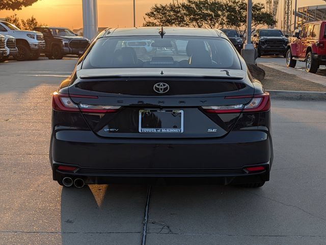 Used 2025 Toyota Camry SE FWD image 7