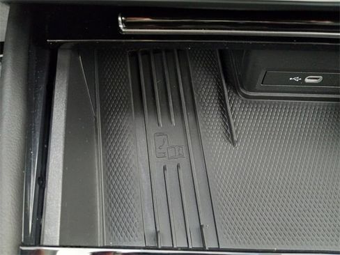 Used 2025 Volkswagen Atlas SE image 22