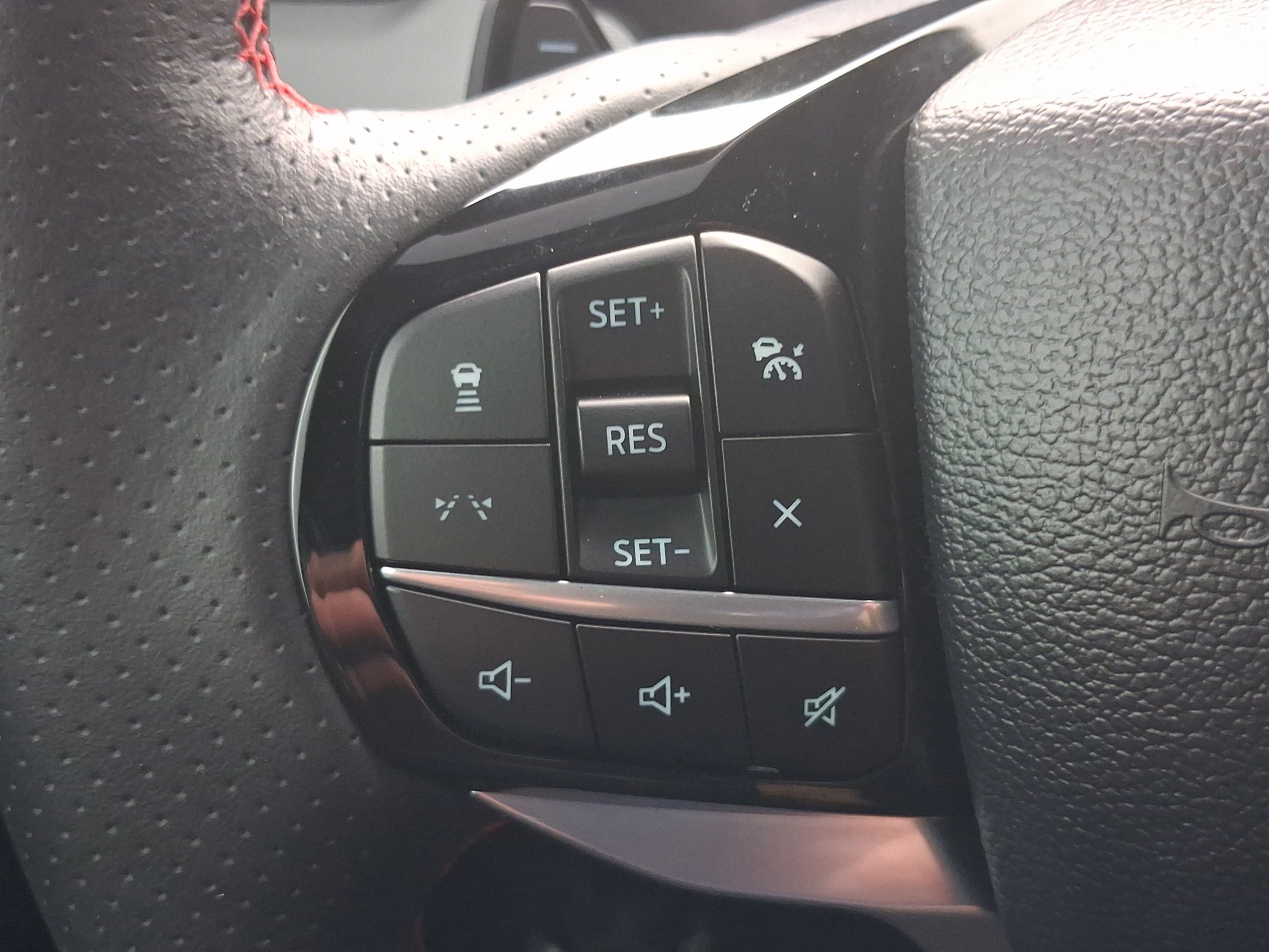 Used 2025 Ford Explorer ST AWD/4WD image 24