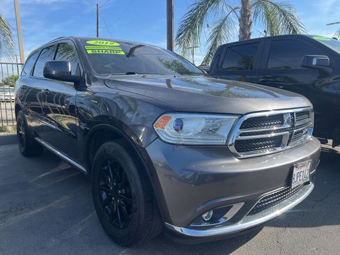 Used 2019 Dodge Durango SXT image 2