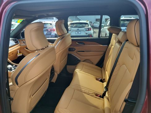 Used 2025 Jeep Grand Cherokee Summit image 13