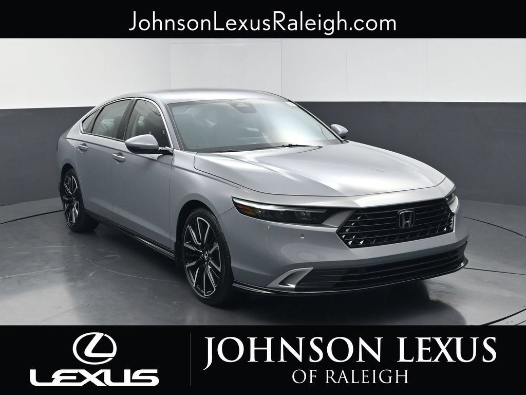 Used 2023 Honda Accord Touring image 3