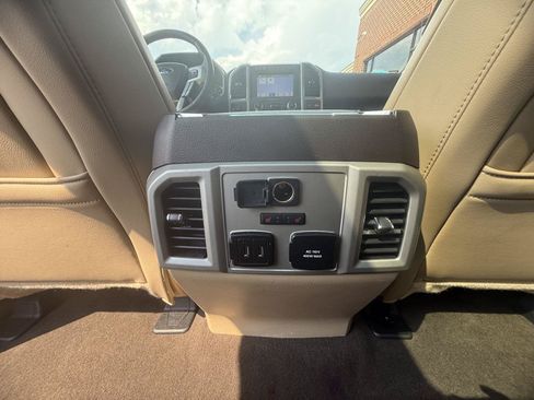 Used 2018 Ford F150 Lariat w/ Equipment Group 502A Luxury AWD/4WD image 21