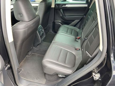 Used 2017 Volkswagen Touareg Sport AWD/4WD image 20