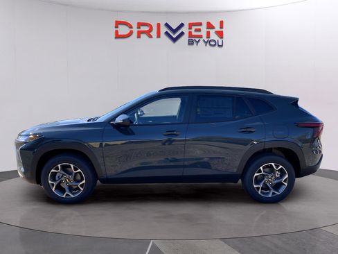 New 2026 Chevrolet Trax LT w/ Driver Confidence Package image 2