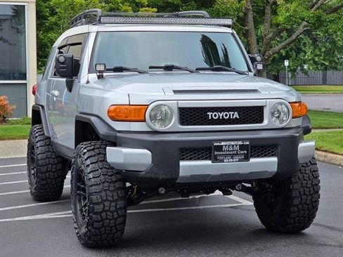 Used 2007 Toyota FJ Cruiser 4WD image 2
