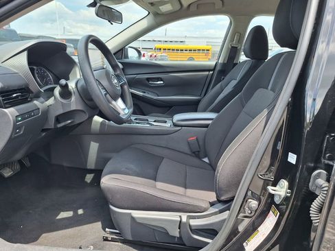 Used 2025 Nissan Sentra SV FWD image 11