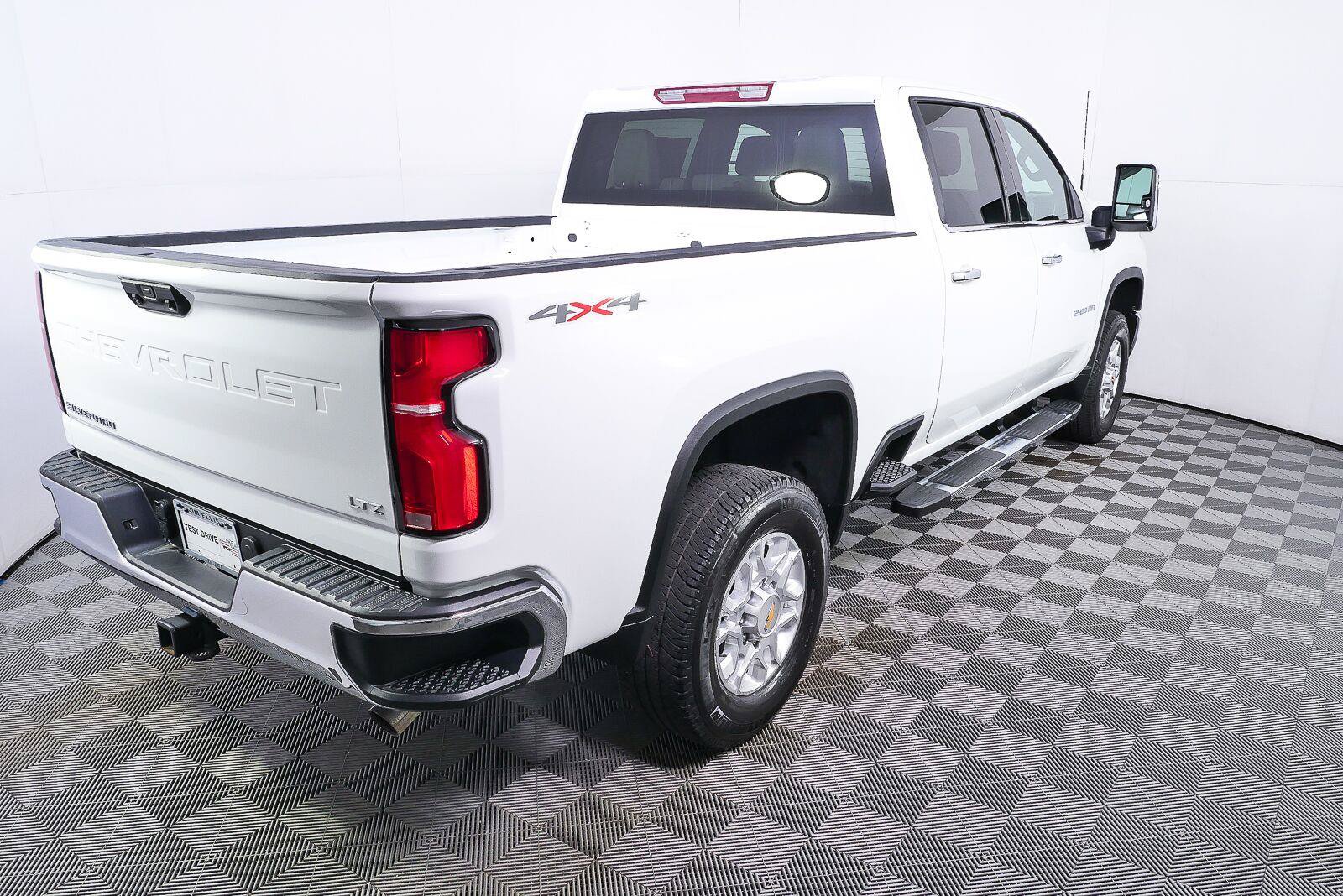 Used 2026 Chevrolet Silverado 2500 LTZ AWD/4WD image 3