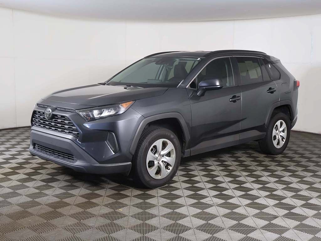 Used 2020 Toyota RAV4 LE FWD image 5