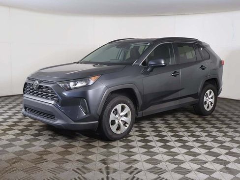 Used 2020 Toyota RAV4 LE FWD image 5
