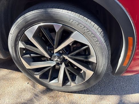 Used 2022 Mitsubishi Outlander SEL image 2