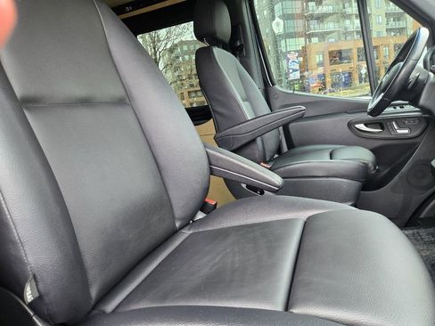 Used 2020 Mercedes-Benz Sprinter 2500 image 28