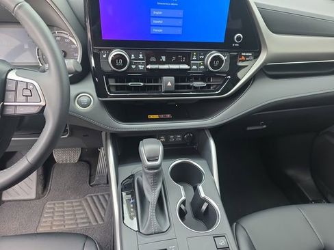 Certified 2026 Toyota Highlander XLE AWD/4WD image 12