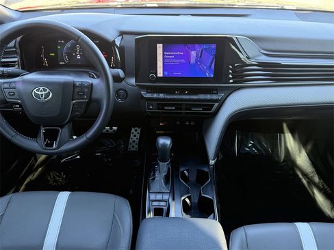Used 2025 Toyota Camry SE image 15