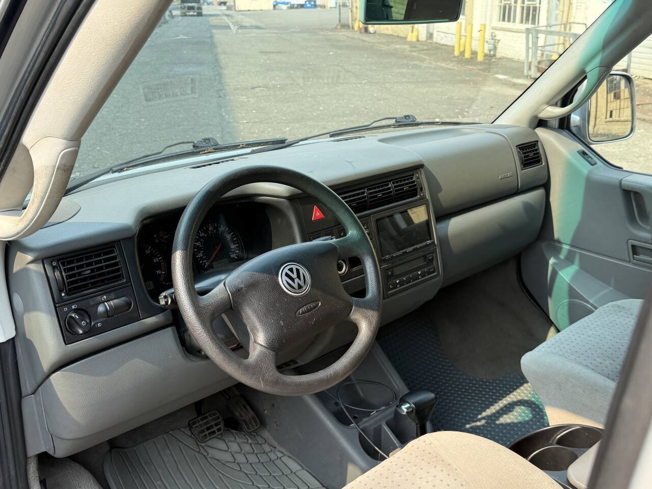 Used 2003 Volkswagen Eurovan MV FWD image 22