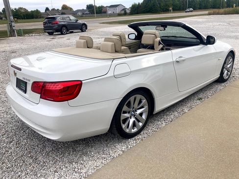 Used 2011 BMW 328i Convertible image 17