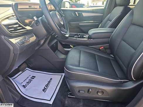 Certified 2025 Buick Enclave Preferred FWD image 18