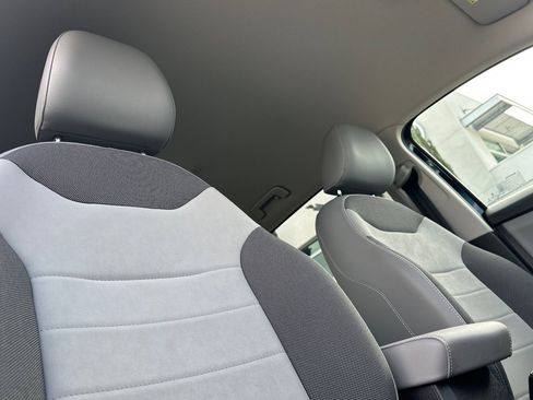 Certified 2022 Volkswagen Taos SE image 18