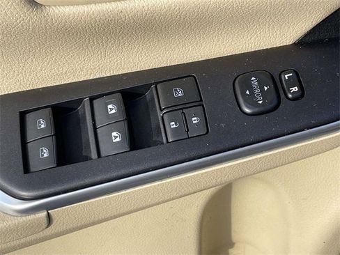 Used 2015 Toyota Camry LE image 17