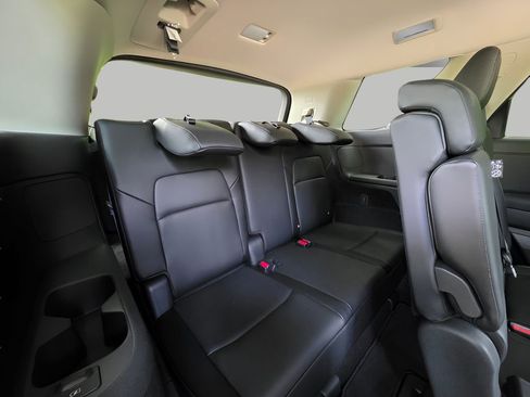 Used 2025 Nissan Pathfinder SL AWD/4WD image 9