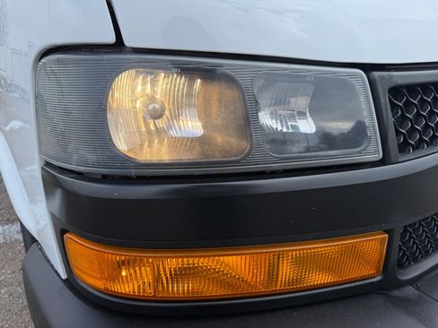 Used 2019 Chevrolet Express 2500 w/ Driver Convenience Package image 30