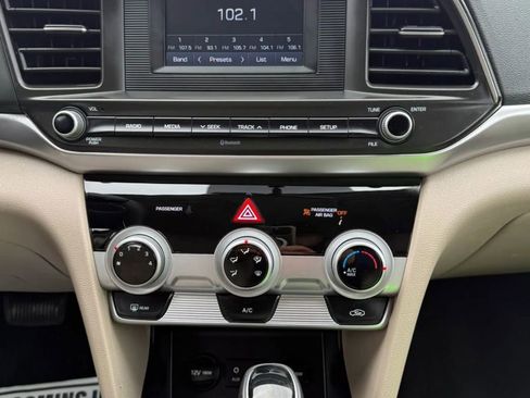 Used 2019 Hyundai Elantra SE image 27