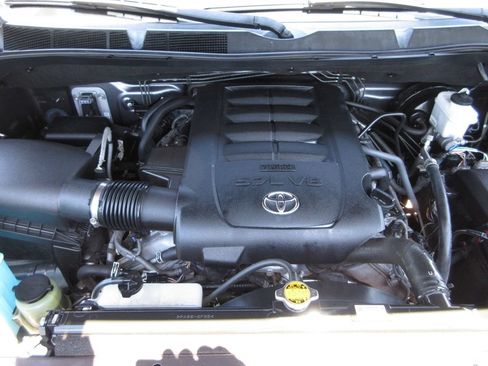 Used 2017 Toyota Tundra Limited w/ Limited Premium Package AWD/4WD image 30