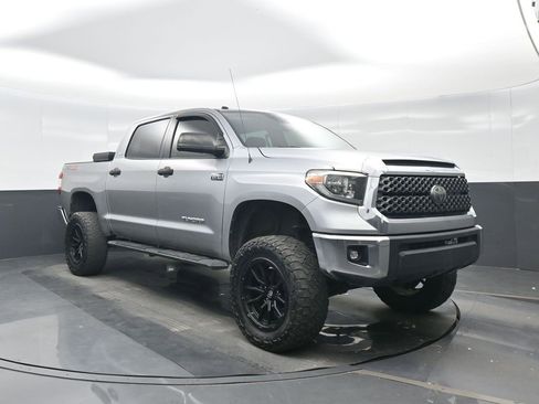 Used 2018 Toyota Tundra SR5 w/ TRD Off Road Package image 9