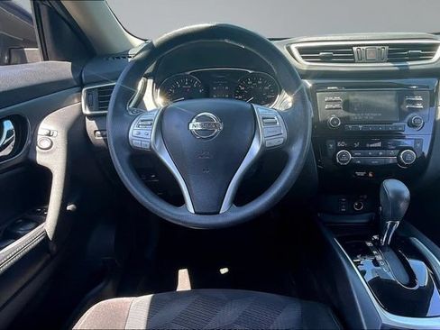 Used 2015 Nissan Rogue SV w/ SV Family Package AWD/4WD image 8