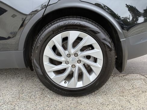 Used 2025 Land Rover Discovery S AWD/4WD image 22